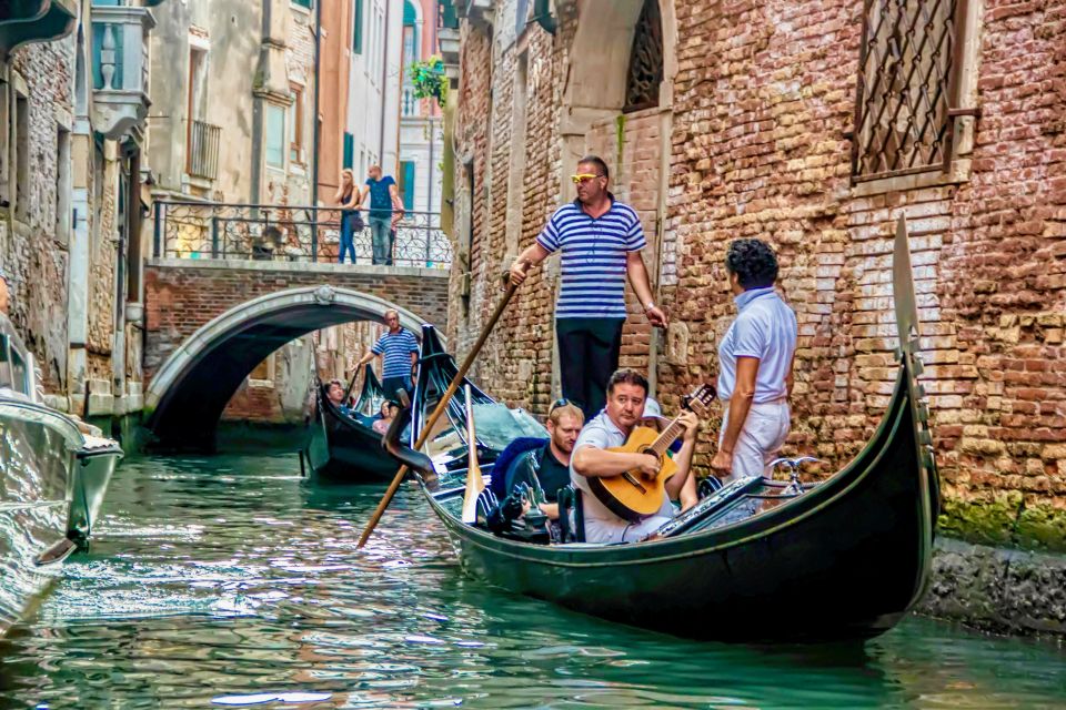 Venice: 30-Minute Gondola Ride on Grand Canal with Serenade - Shared vs private gondolas: picking the vibe that fits your group