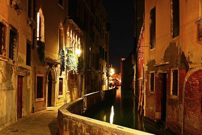 Venice by Night: Highlights & Hidden Gems Tour - Price and value for a small-group night walk