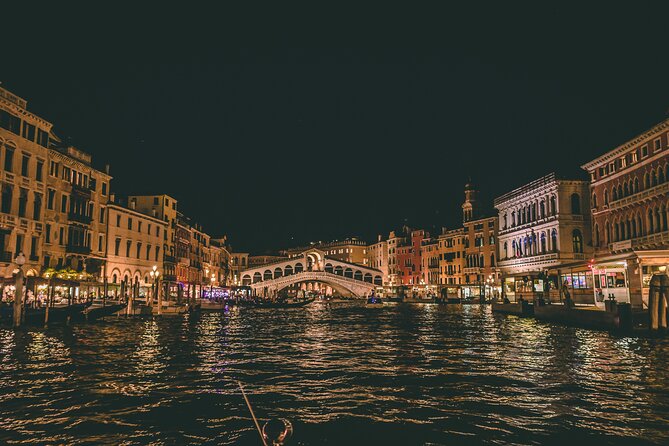 Venice by Night: Highlights & Hidden Gems Tour - Libreria Acqua alta and Ponte dei Colafelzi: a calm pause for canal views