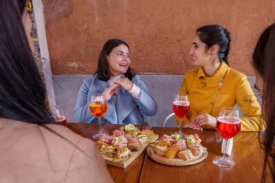 Venice: Cicchetti, Spritz, and Wine Tour in Ghetto Ebraico - Starting at Gam Gam: your tour’s easy launch point