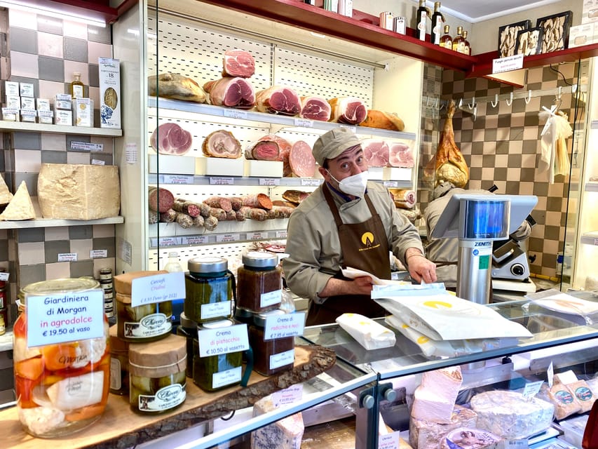 Venice: Cicchetti Street Food and Sightseeing Walking Tour - Meeting point at Campo San Bartolomio: how to start without stress