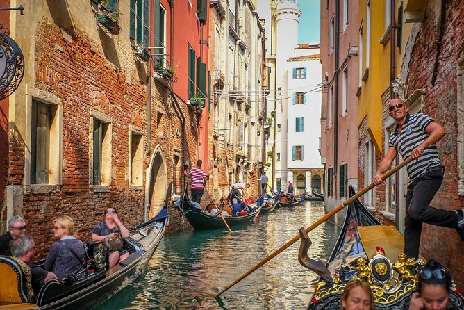 Venice: Classic 30-Minute Gondola Ride Through the Canals - From Campo San Moisè onto the Grand Canal: the big views early