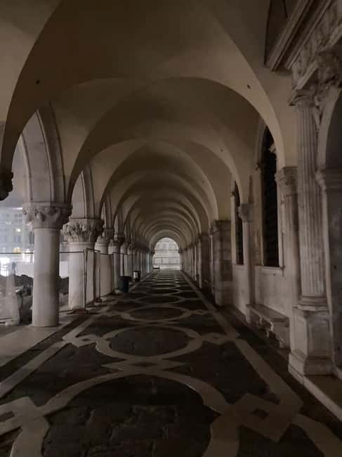 Venice: Crimes, Legends, and Mysteries Sunset Tour - The $33 value: what you pay for in 1.5 hours