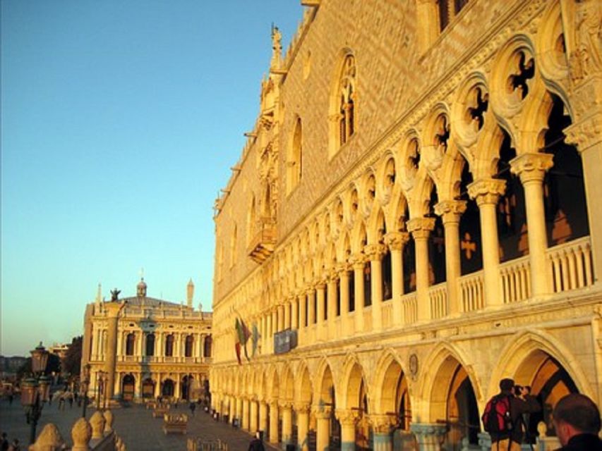 Venice: Doge's Palace and Basilica Skip-the-Line Guided Tour - Rialto Bridge Stroll and the Gondola Ride Finale