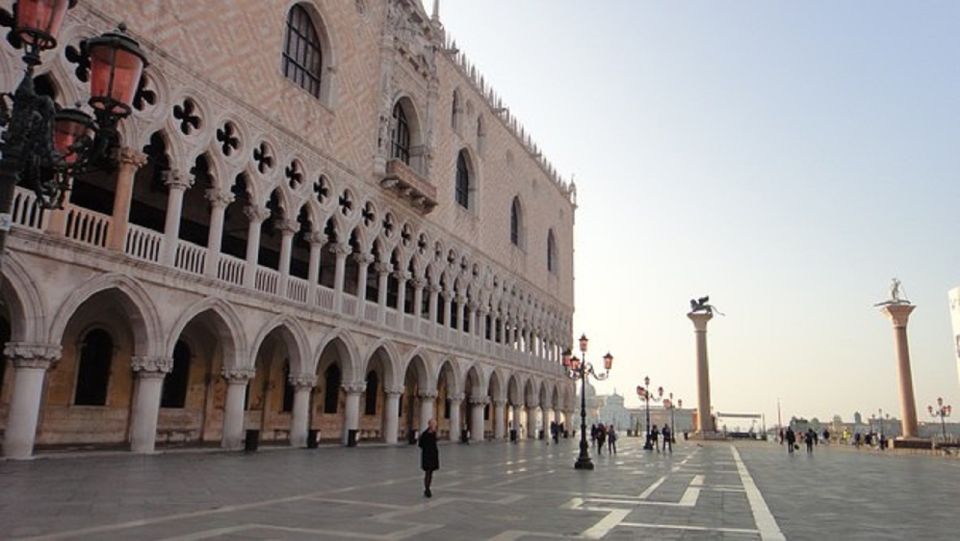 Venice: Doge's Palace and Basilica Skip-the-Line Guided Tour - Guides Denise and Carol: What the Reviews Signal About the Experience