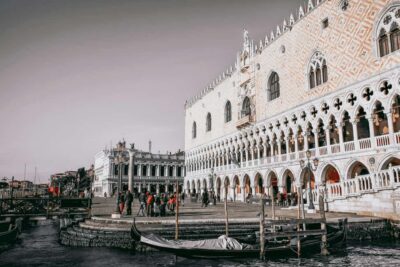 Venice: Doge's Palace, Bridge of Sighs, Prisons, Correr & Audioguides - First stop: picking up your ticket at St. Zacharias