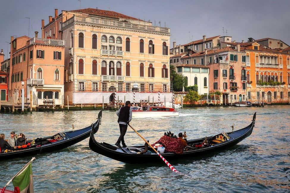 Venice: Doge's Palace Guided Tour with Optional Gondola Ride - Inside the palace: Gothic rooms, Doges, and art you can actually place