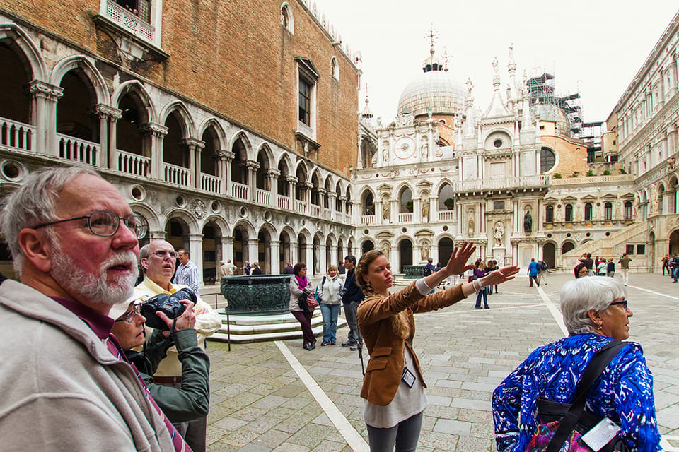 Venice: Doges Palace, Prison, and Secret Passageways Tour - The Prison-to-Bridge Ending: Bridge of Sighs to the New Prisons