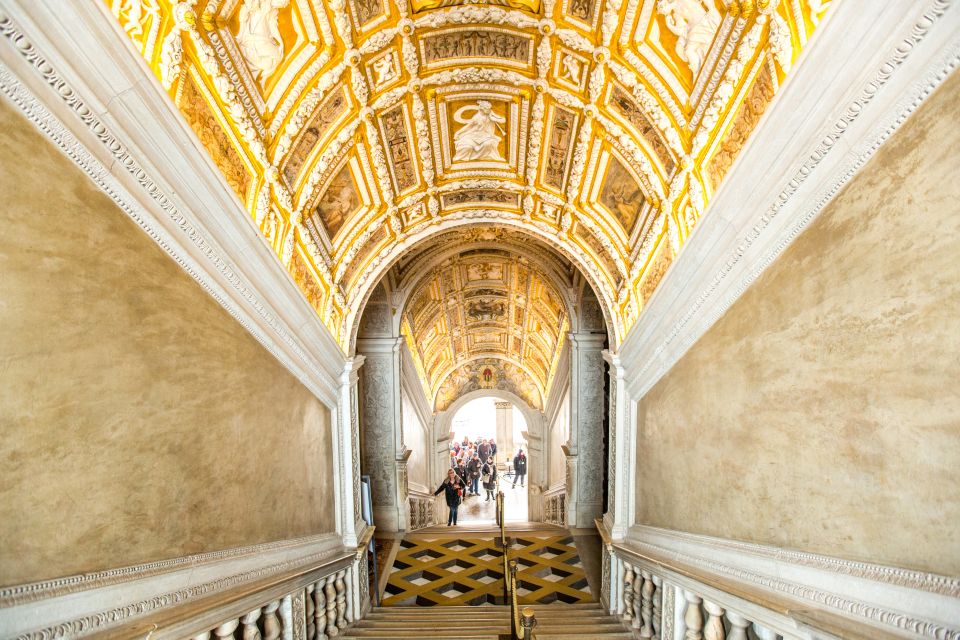 Venice: Doge's Palace Skip-the-Line Tour with Prisons - Entering the halls of Venetian government