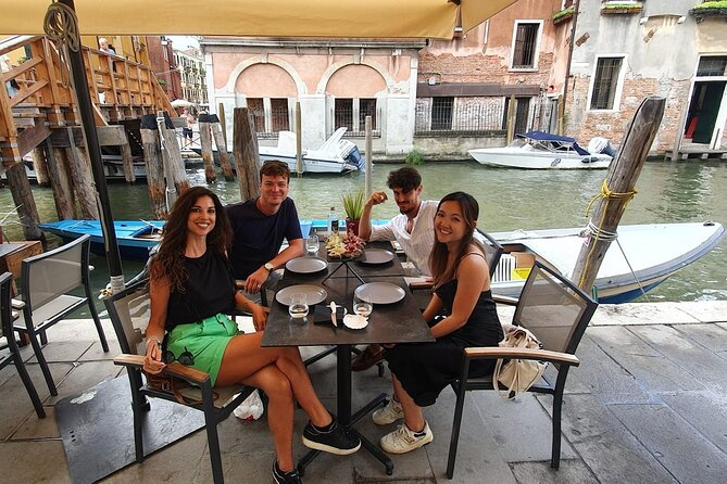 Venice Food Tour with 6+ Tastings with Cicchetti, Spritz & More - Drinks and pacing: the sweet spot between eating and walking