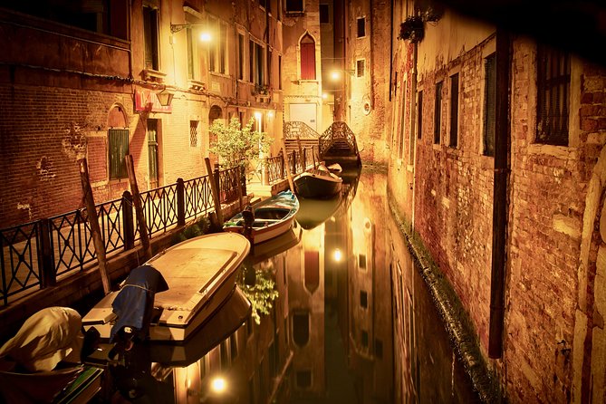 Venice Ghost & Legends Walking City Tour - Stop 3: Cannaregio After Dark and a Clean Finish Near Rialto