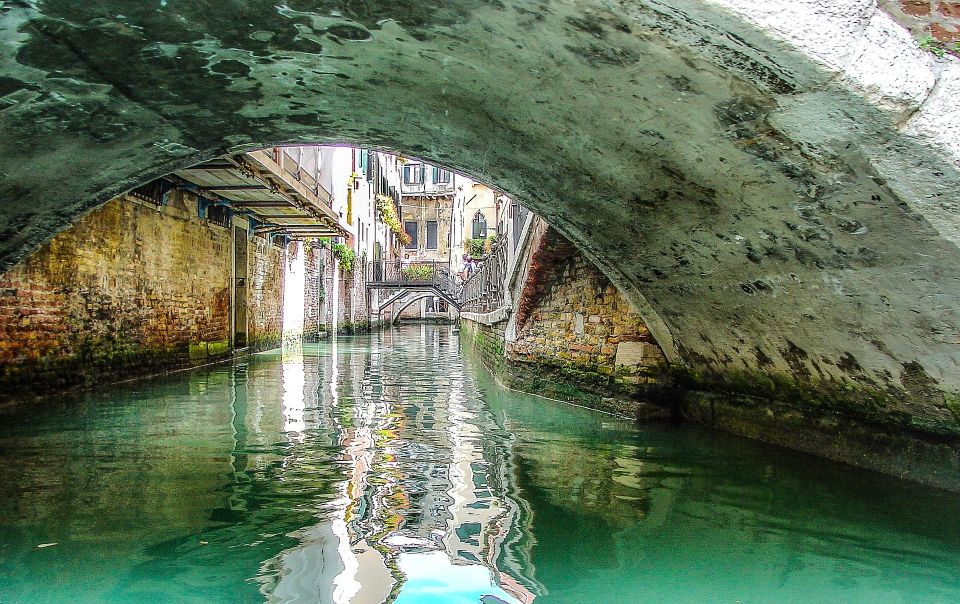 Venice: Gondola Ride and St. Mark's Basilica Tour - Gondola Time on the Grand Canal and Side Canals: The View You Can’t Replicate