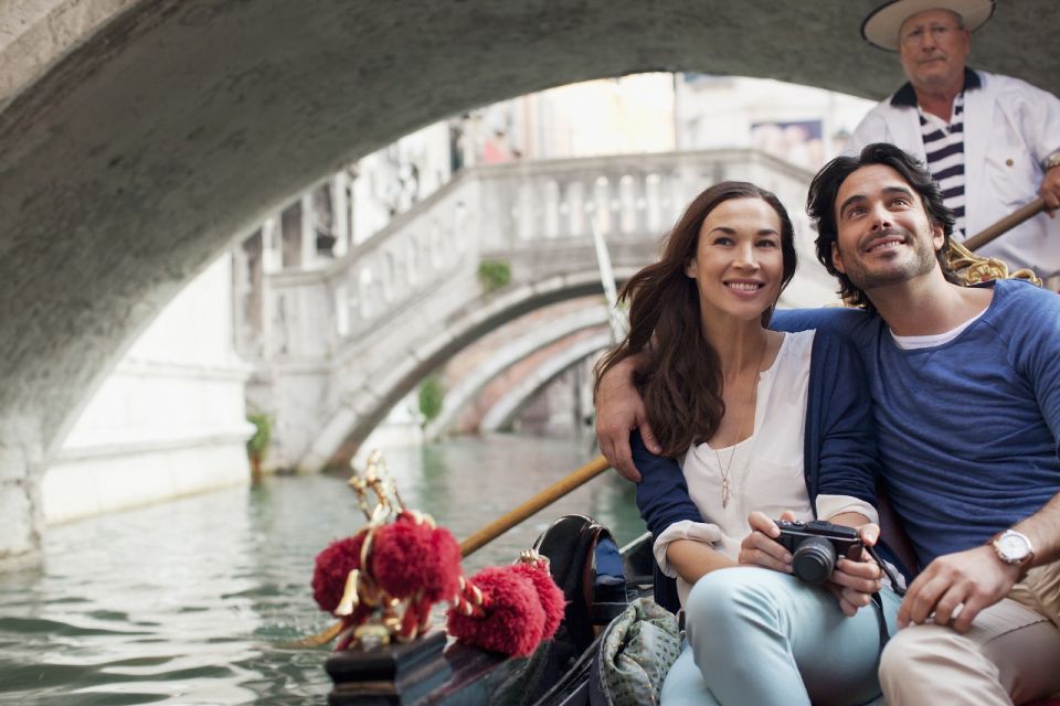 Venice: Grand Canal by Gondola with Live Commentary - Key things that make this gondola tour worth it