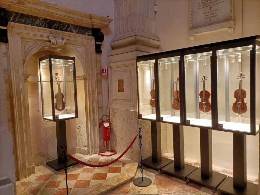 Venice: Interpreti Veneziani Concert at Church of San Vidal - Seating and comfort: plan for close rows in a real church