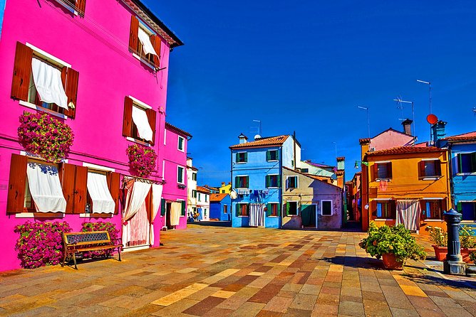 Venice Islands Cruise: Murano Glass, Rainbow Burano & Torcello - Burano’s hour: colors, lace, and the square you can’t miss