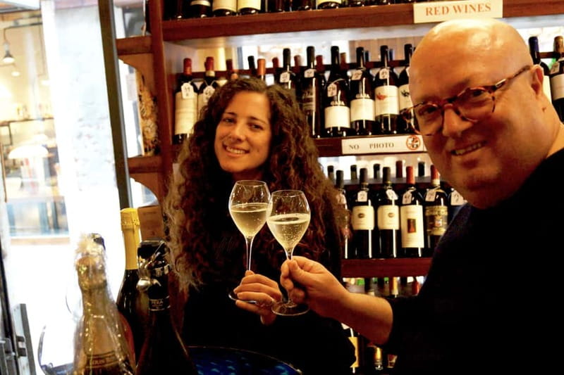 Venice: Italian Prosecco or Red Wine Tasting Expereince - Marco in a Homely Bar: What the Experience Feels Like