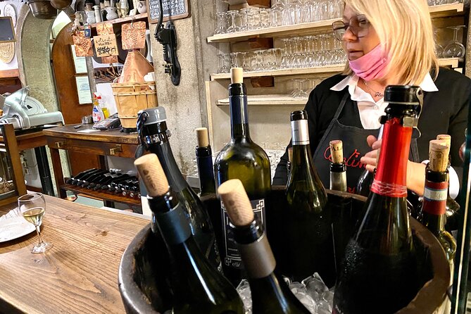 Venice Jewish Ghetto and Cannaregio Food, Wine, Sightseeing Tour - Wine, Dinner, and Small-Group Energy (How Guides Like Dennis Work the Room)