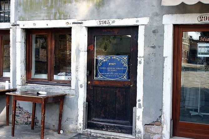 Venice: Jewish Ghetto Walking Tour with Synagogues Visit - Cannaregio: spotting Jewish Venice fast with Hebrew and Italian signage