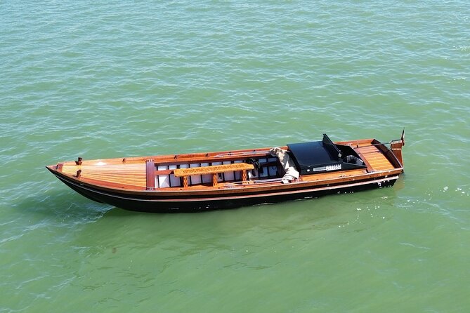 Venice Lagoon Tour with Historic Venetian Boat - Your private guide: why the experience feels focused