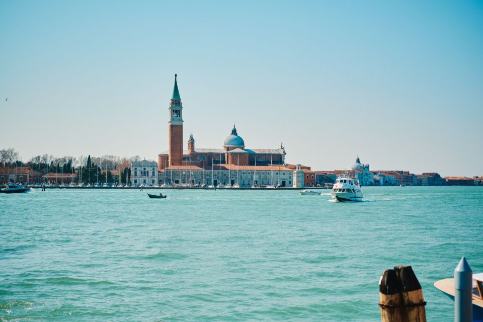 Venice: Murano & Burano Panoramic Boat Tour w/ Glassblowing - Burano Free Time: Colorful Houses, Lace Makers, and i Bussolai