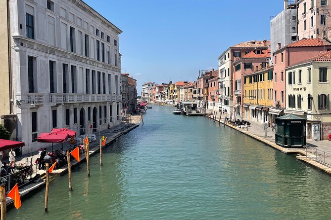 Venice Must See Attractions Walking Tour With A Guide - Rialto Bridge and the Rialto Market: Venice’s Most Useful First Stop