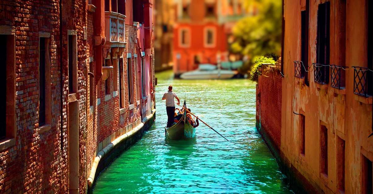 Venice: Private Gondola Cruise for up to 5 Passengers - Logistics that can make or break the trip