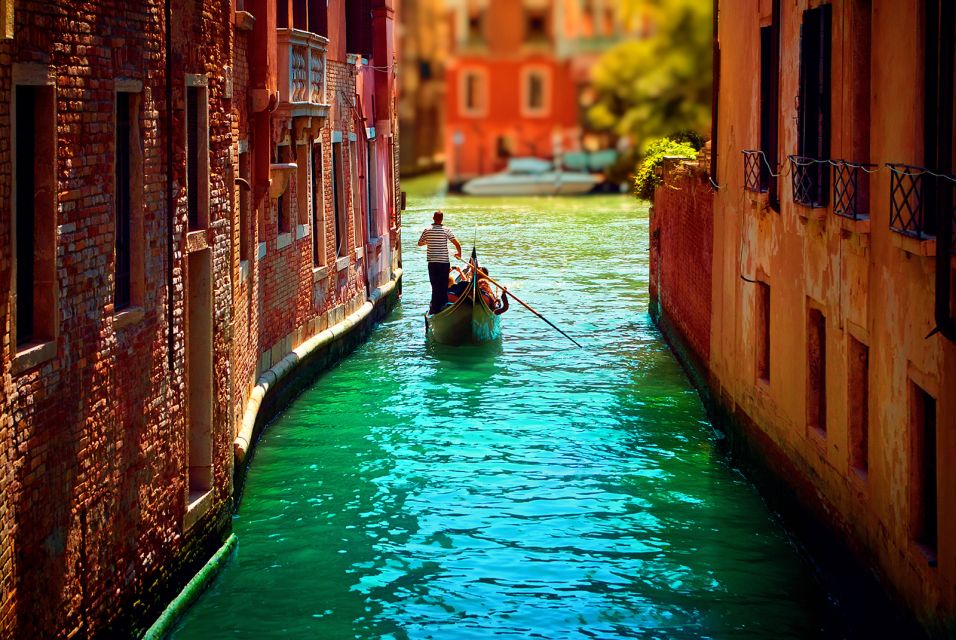 Venice: Private Gondola Cruise for up to 5 Passengers - Who should book this private gondola cruise