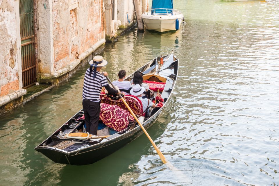 Venice: Shared Gondola Ride Across the Grand Canal - Boarding Reality: How to Make the Time Count on the Water