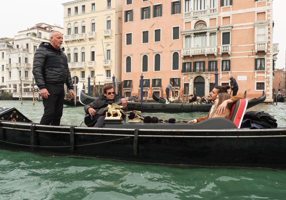 Venice: Shared Gondola Ride and Serenade - Key things to know before you go