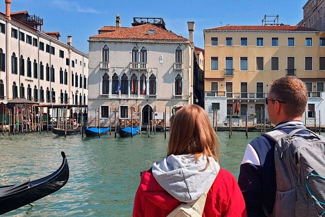 Venice Sightseeing Small Group Walking Tour with a Local Guide - Two hours to get your bearings in Venice, not just photos