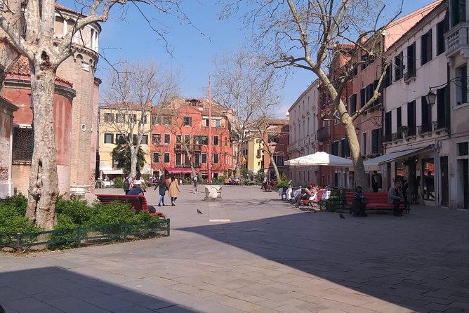 Venice Small Group Walking Tour of Most-Famous Sites &Attractions - Campo San Polo: the big Venice square you might not choose on your own