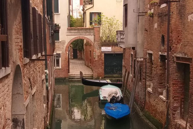 Venice Small Group Walking Tour of Most-Famous Sites &Attractions - Piazza San Marco: how to use the final 10 minutes wisely