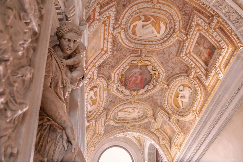 Venice: St Mark's, Doge's Palace, Murano & Burano Day Tour - Doge’s Palace, prisons, and the Bridge of Sighs: power, judgment, and stone
