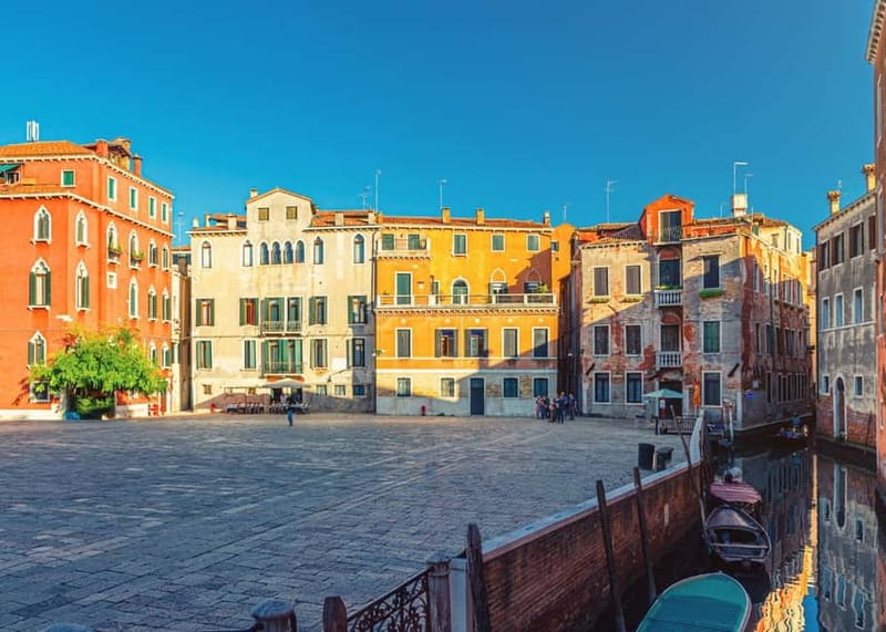 Venice: The Grand Canal Touch – Walking & Gondola Experience - Gondola Gallery: see the craft behind the classic look
